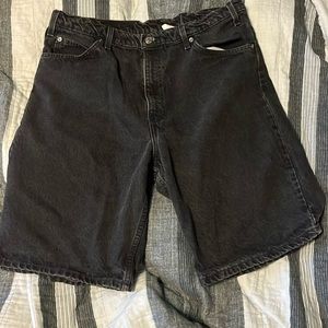 black vintage levi’s jean shorts